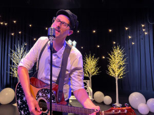 Neue Single mit Video: Markus Keimel schmilzt als Schneemann in der Sonne